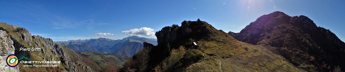 33 Panoramica al Passo di Grialeggio con vista verso la Val Brembana.jpg